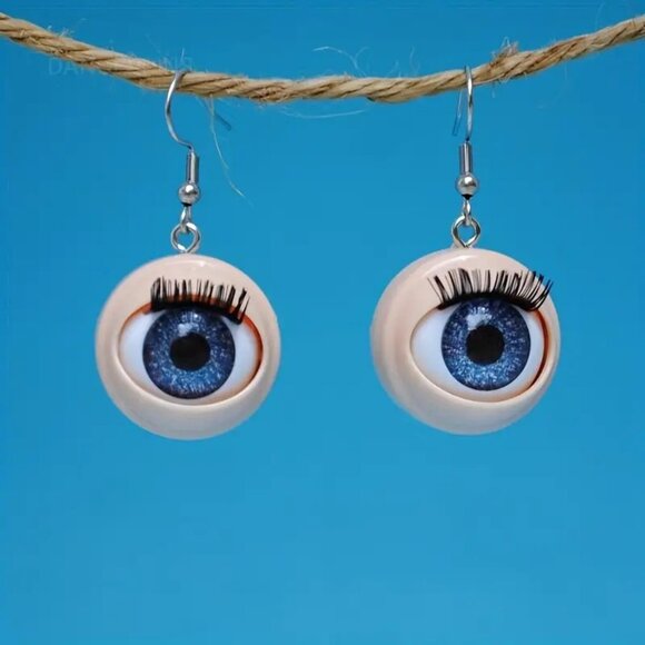 #80 Scary Funny Plastic Wink Doll's Eyeball Earrings - Picture 1 of 2